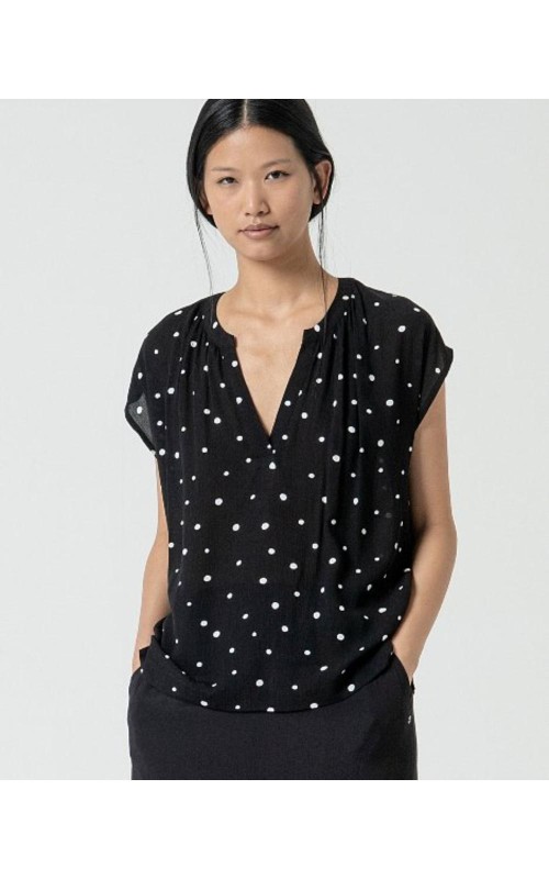 BLUSA AMPLIA CON LUNARES SURK 