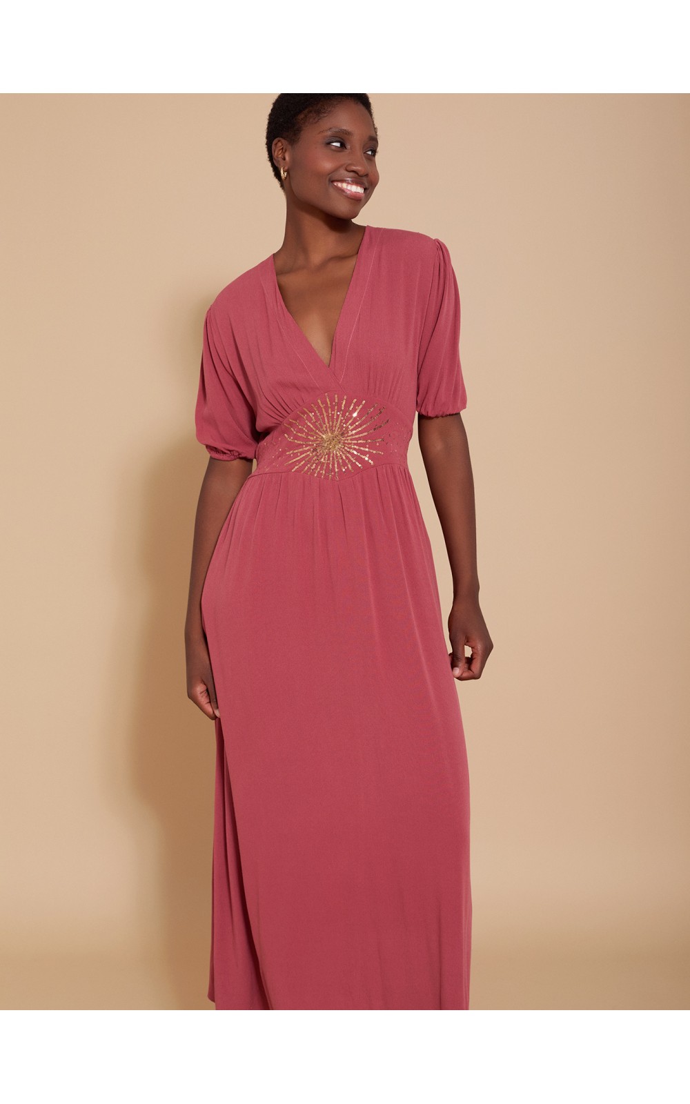 VESTIDO LARGO LISO CON FAJIN Y ESCOTE UVE Y MANGAS MEIS
