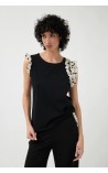 CAMISETA LISA DETALLE VOLANTE BARI CASUAL 