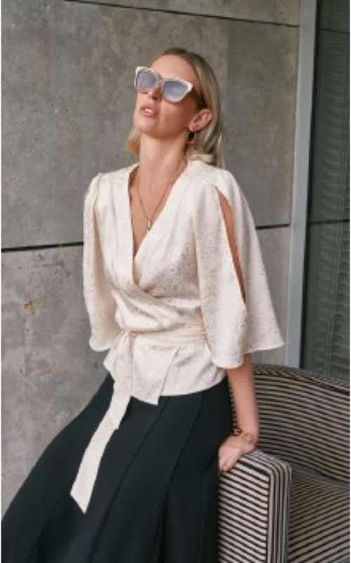 BLUSA INVITADA LISA CRUZADA RASO LAMU 